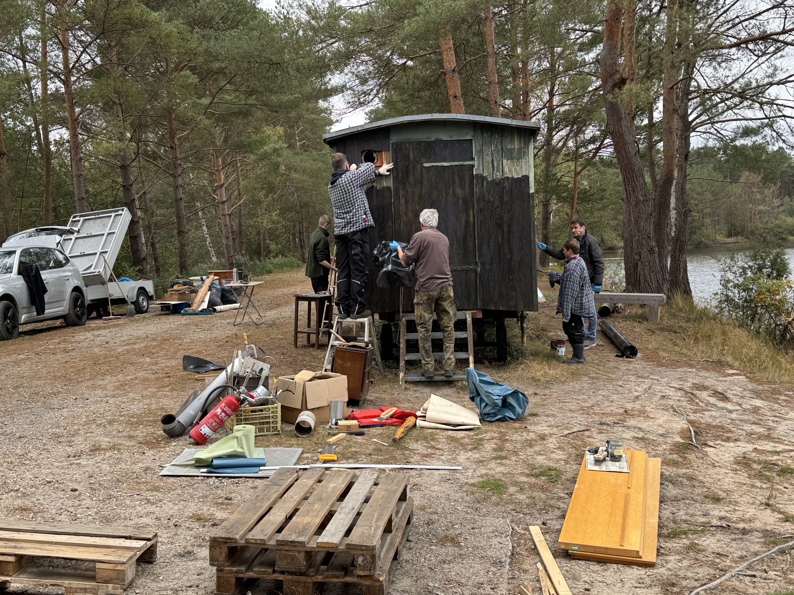 Bauwagensanierung durch die Jugendgruppe Bauwagensanierung durch die Jugendgruppe